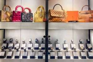 UE amendează Gucci, Chloe şi Loewe cu 157 milioane euro pentru fixarea preţurilor